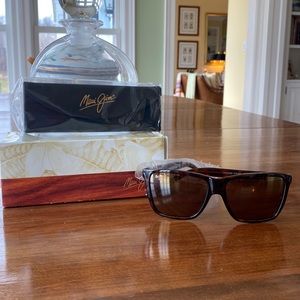 Maui Jim Cruze Sunglasses in Tortoise, NEW W TAGS and trifold case w cloth.